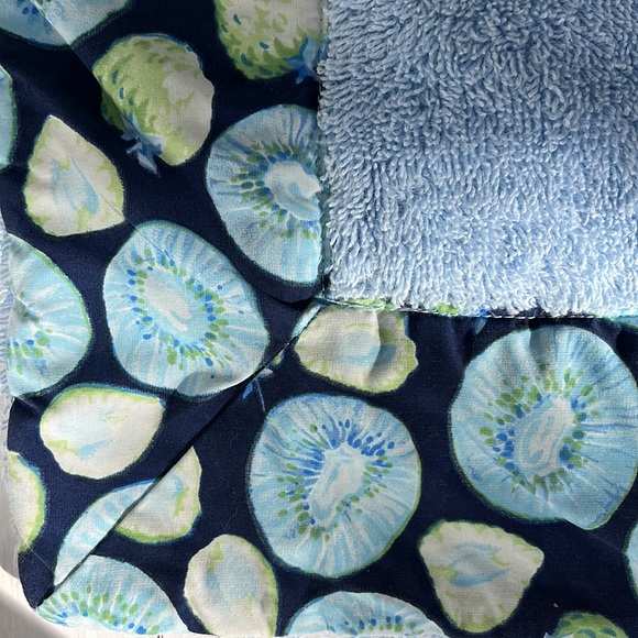 Vilebrequin Light Blue Kiwi Strawberry Print Velcro Pocket Beach Towel - Picture 4 of 7